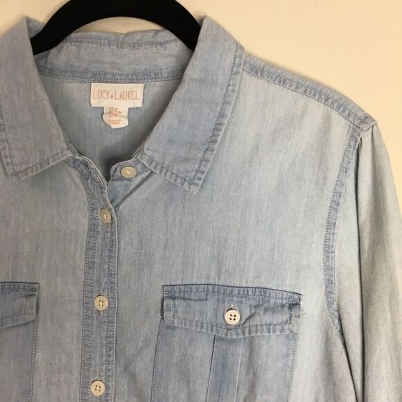 Lucy & Laurel Sz M washed denim chambray shirt Top - Picture 1 of 7